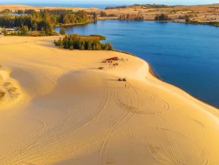 Tour Phan Thiết: Bàu Trắng, Bikini Beach – Kết Hợp Team Building Và Gala Dinner